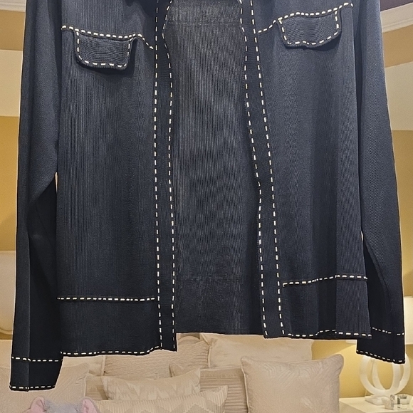 Ming Wang Gold and Black Blazer with Sophisticated Design - Picture 4 of 13